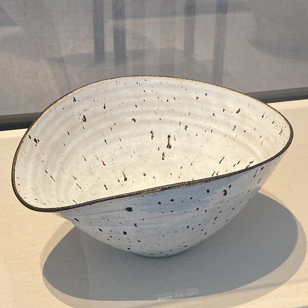 Lucie Rie - Stoneware salad bowl, 1950s