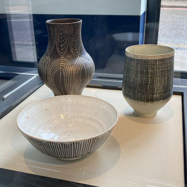Lucie Rie - Porcelain sgraffito vase ca. 1950, stoneware bowl 1955 and beaker vase 1956