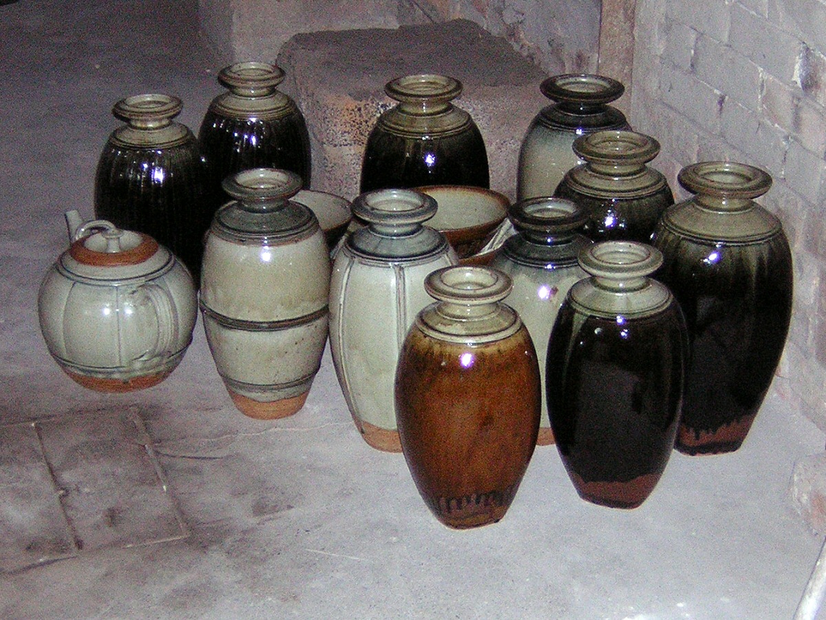 Richard Batterham - Pots by the kiln, 2005