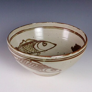 Michael Cardew - Wenford Bridge bowl with fish decoration