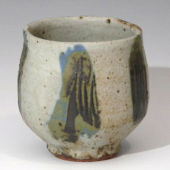 Stoneware yunomi with incised decoration