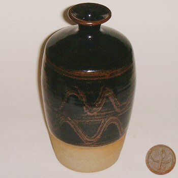 Stoneware vase by Eddy Hopkins.