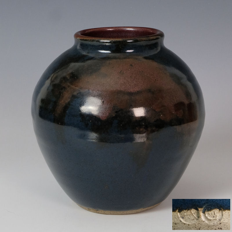 Geoffrey Whiting at Avoncroft Pottery - Globular jar