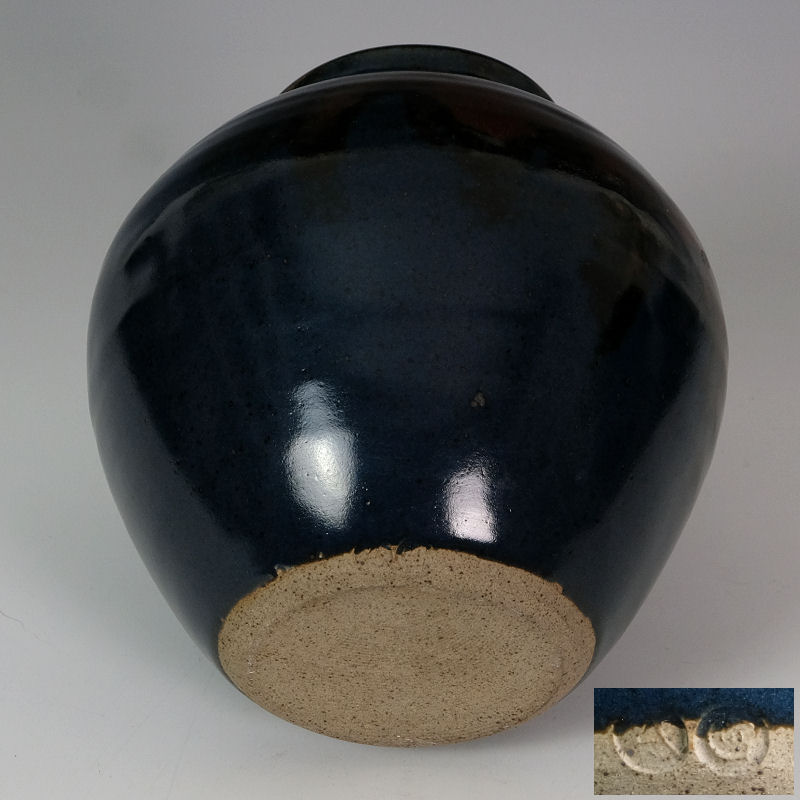 Geoffrey Whiting at Avoncroft Pottery - Globular jar